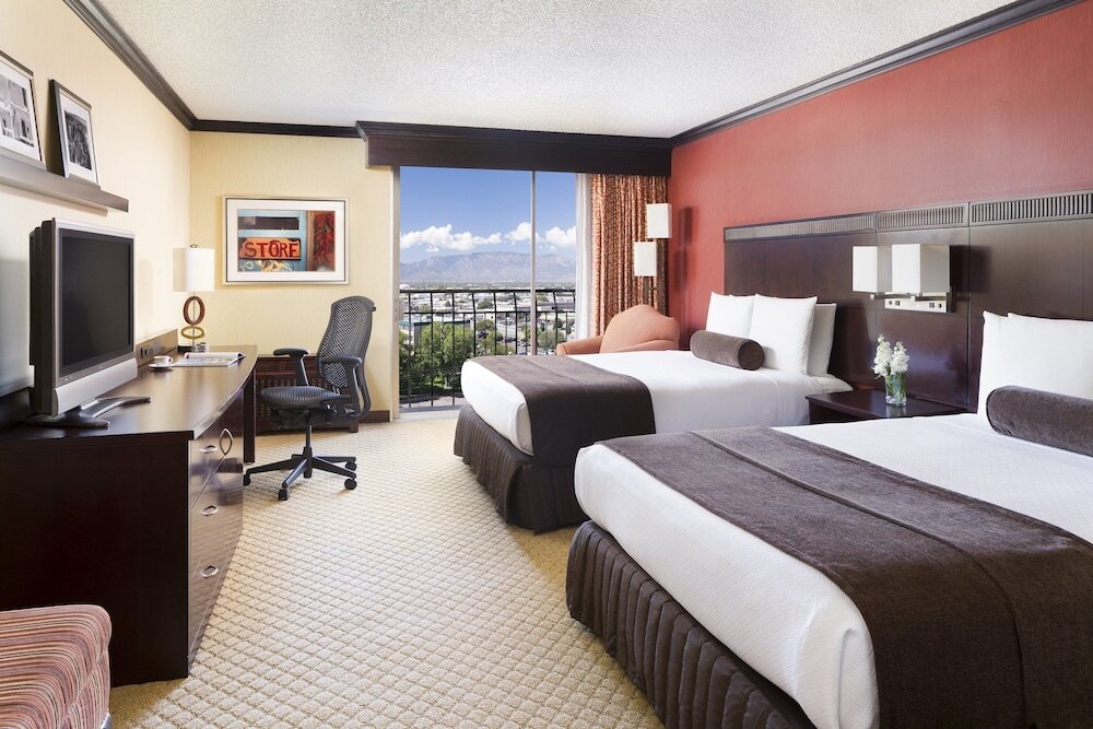 Camera quadrupla Standard con balcone Albuquerque Crowne Plaza, an IHG Hotel