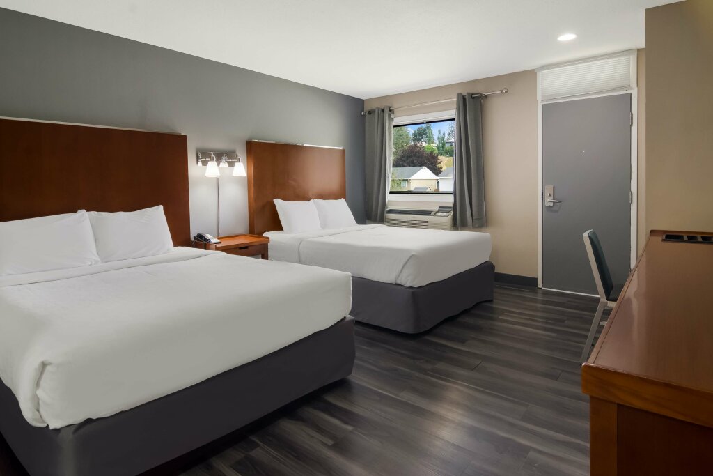 2 Bedrooms Quadruple Suite Canadas Best Value Inn & Suites Kamloops