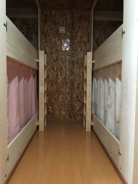 Кровать в общем номере (женский номер) Tomhouse Sapporo - Hostel, Caters to Women