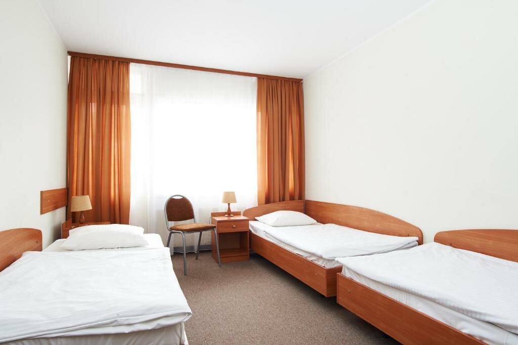 Standard triple chambre avec balcon Obiekt Hotelarski Patron