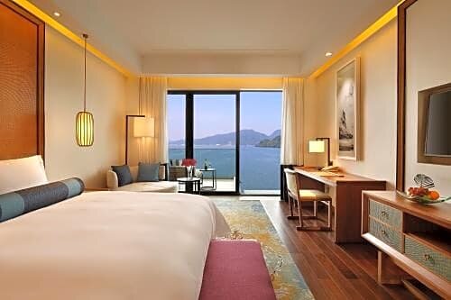 Standard Doppel Klub Zimmer mit Seeblick Crowne Plaza Huangshan Taiping Lake