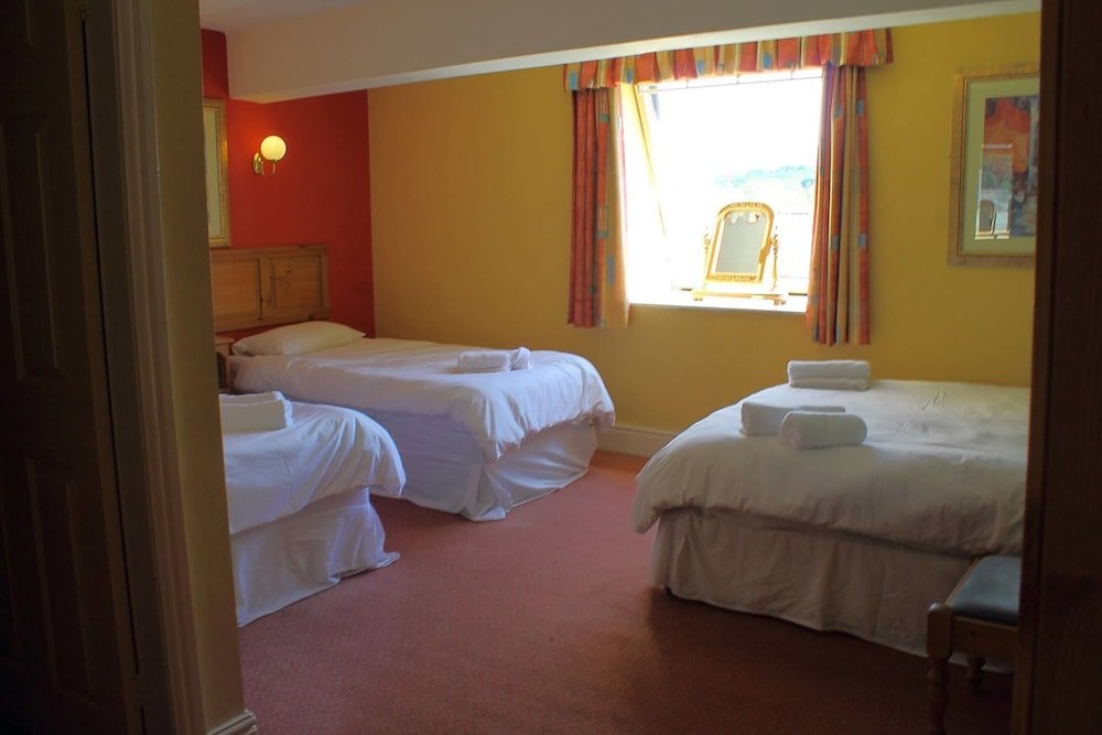 1 Bedroom Standard Quadruple Family room with mountain view The Menai Hotel and Bar