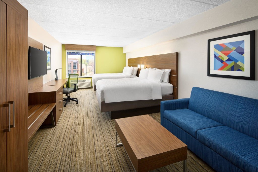Quadruple Suite Holiday Inn Express & Suites