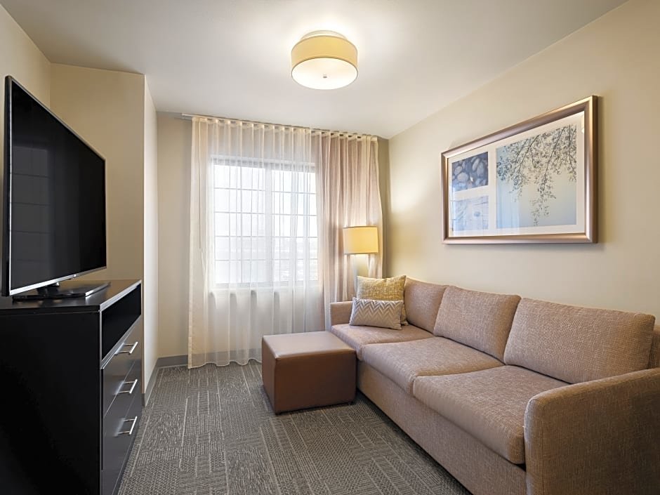 Четырёхместный номер Standard c 1 комнатой Staybridge Suites Midvale, an IHG Hotel