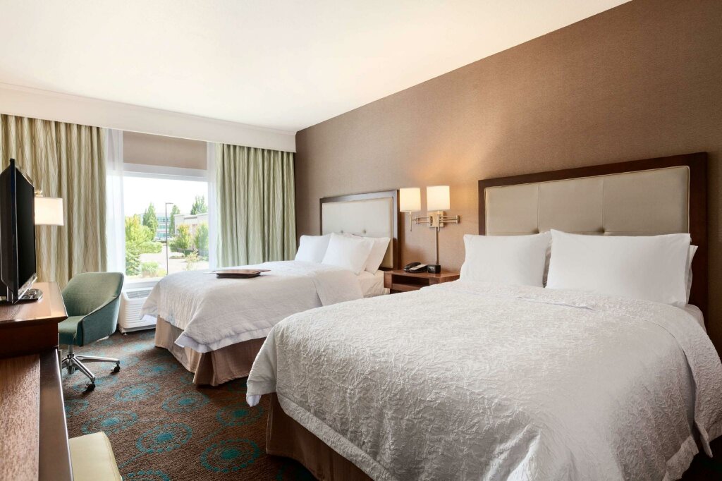 Четырёхместный номер Standard Hampton Inn & Suites Portland/Hillsboro-Evergreen Park