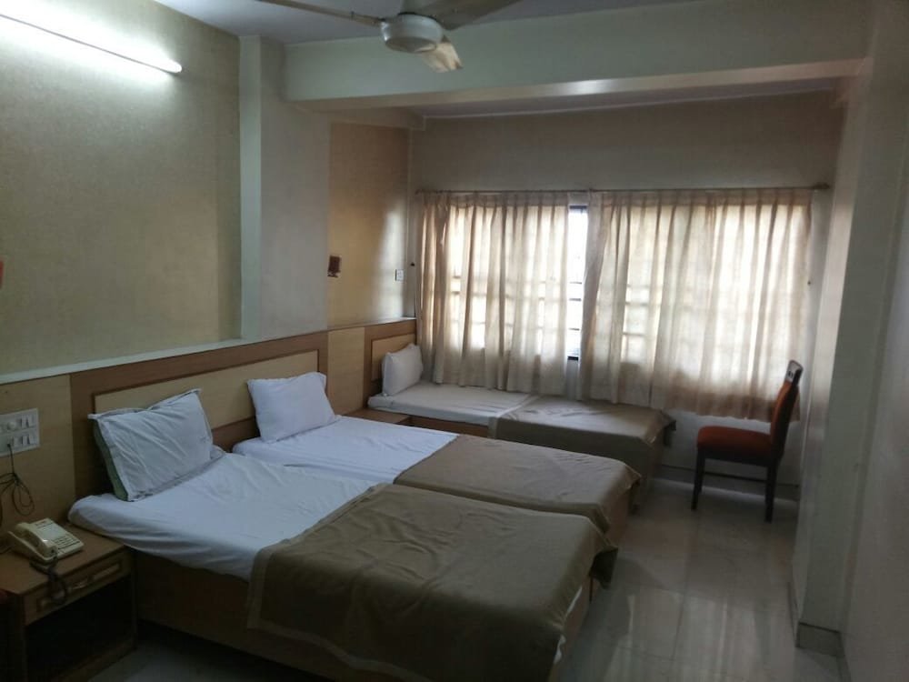 Четырёхместный номер Standard Hotel Suprabatha