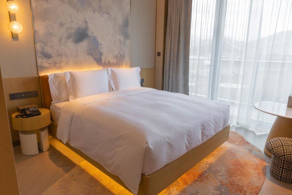 Люкс с 2 комнатами Hotel Indigo Hangzhou Tianmushan