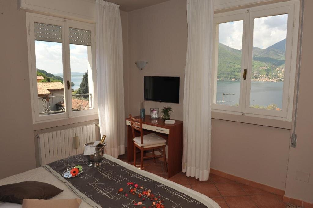 Comfort Double room with lake view Hotel Bellavista Meublè