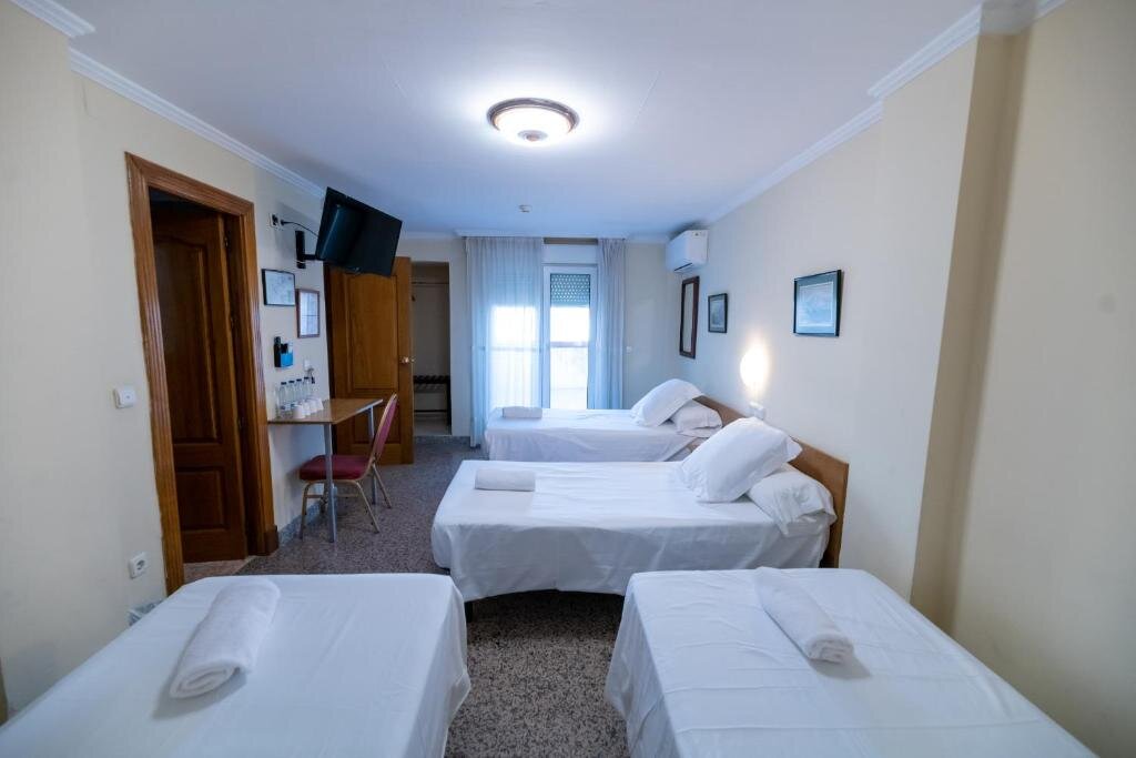Четырёхместный номер Standard Hotel Monasterio Granada