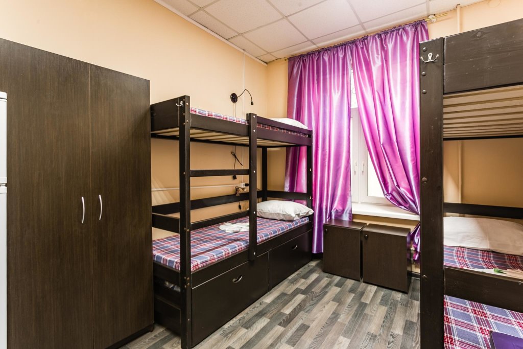 Cama en dormitorio compartido (dormitorio compartido femenino) Sokol Hostel