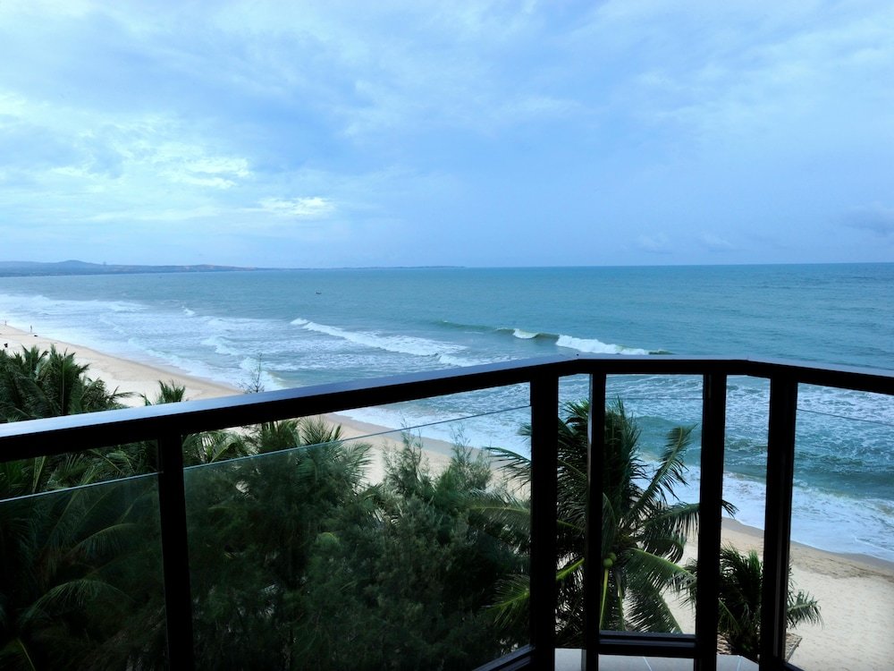 Habitación familiar Estándar con balcón y con vista al mar Unique Mui Ne Resort and Spa