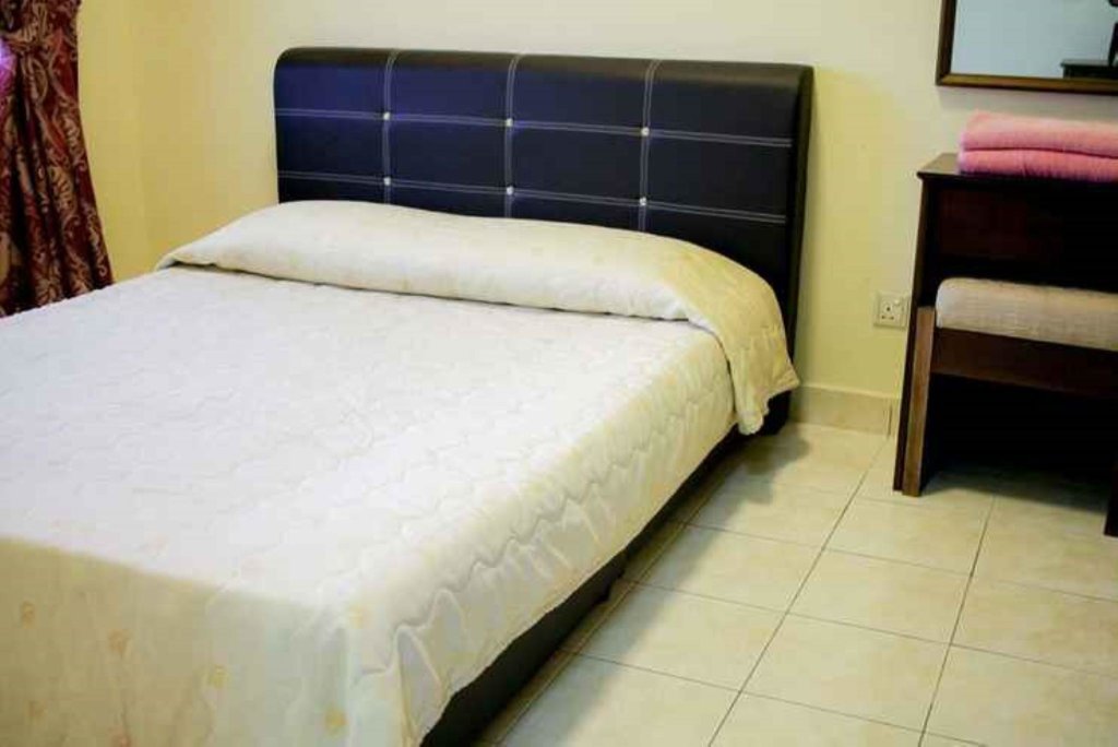 Habitación Estándar OYO HOME 90301 Suria Service Apartments @ Bukit Merak Laketown Resort