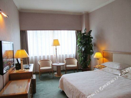 Standard room Wangjiang Hotel
