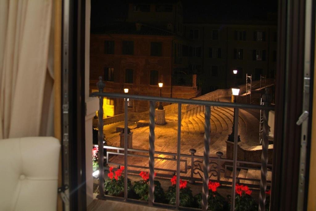 Полулюкс с балконом Royal Suite Trinità Dei Monti