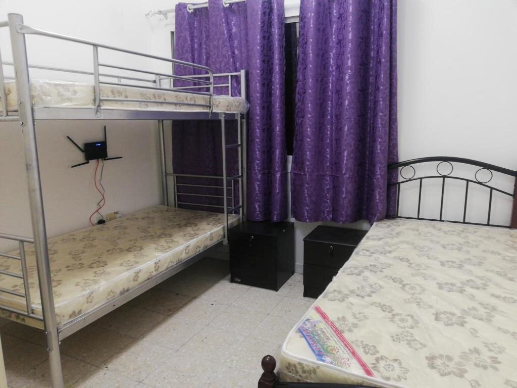 Lit en dortoir (dortoir féminin) Bed Space For Females Near Metro Station
