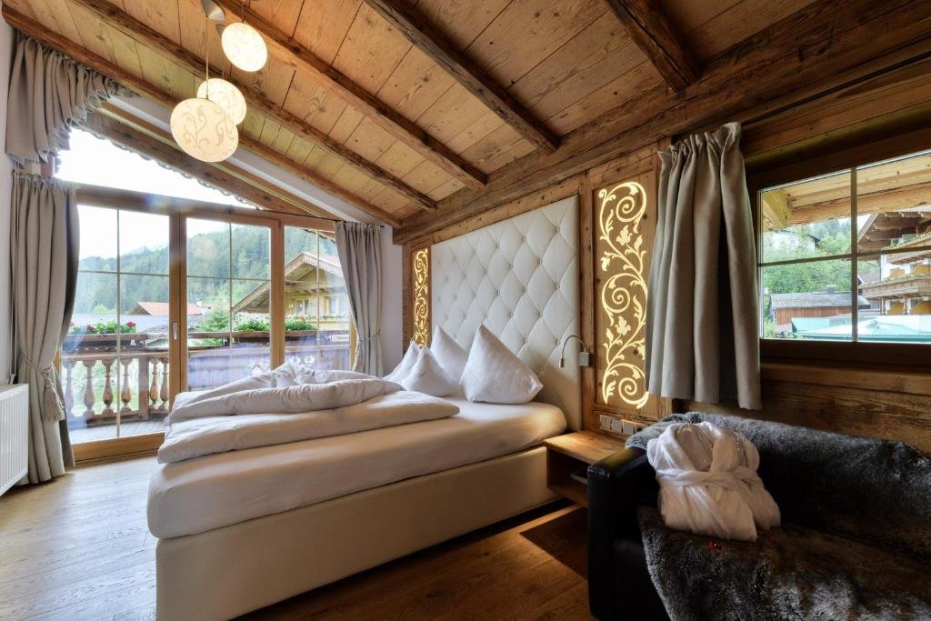 Standard Doppel Zimmer mit Balkon Gastbetrieb Alpenhof