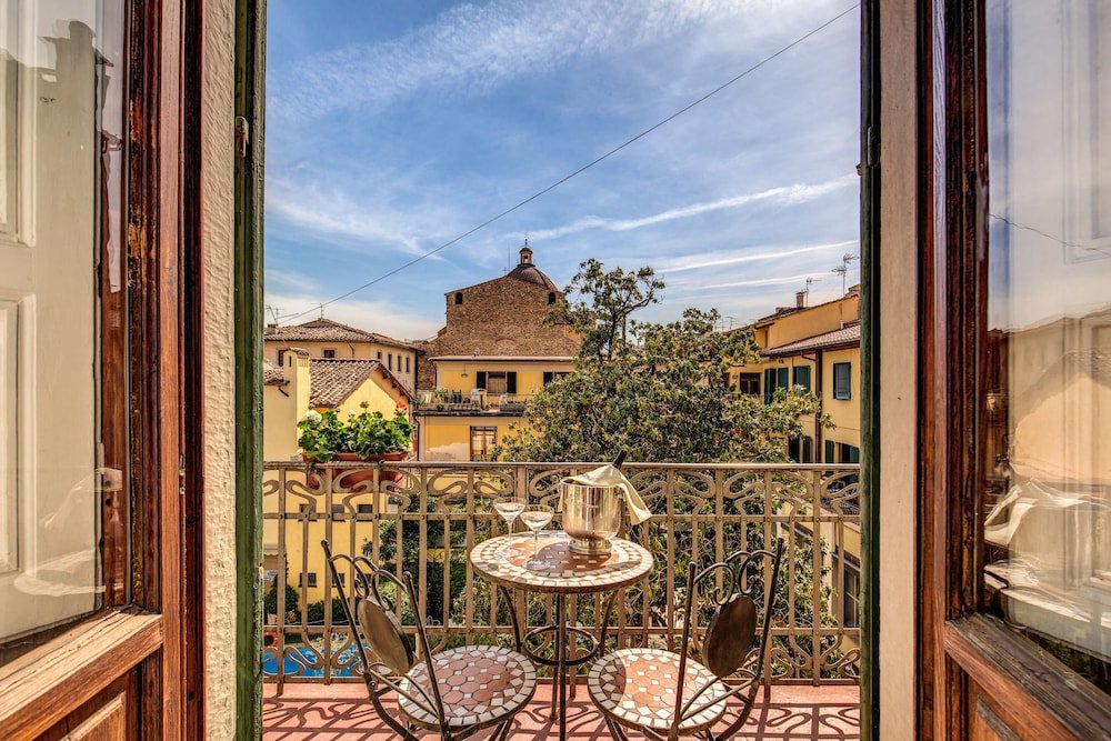 Двухместный номер Standard с балконом и с видом на сад Croce Di Malta Hotel