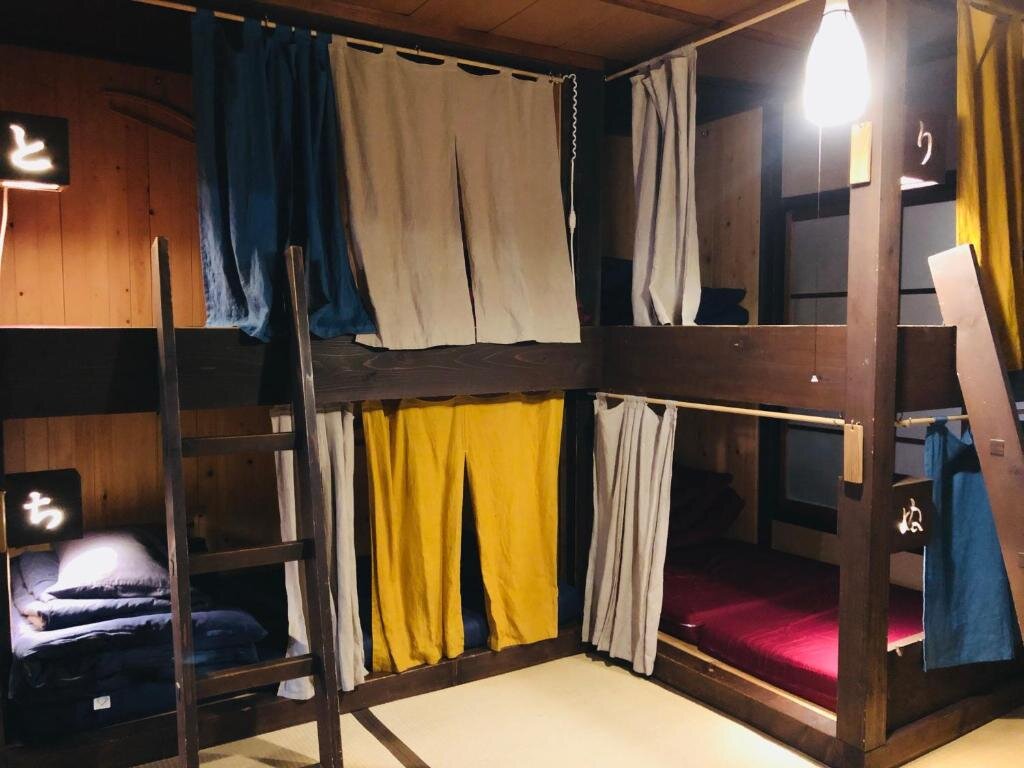 Кровать в общем номере (женский номер) Onomichi Guest House Anago-no-Nedoko