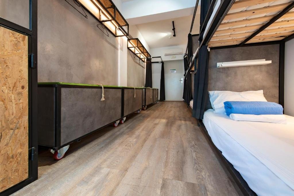 Кровать в общем номере Bedbox Hostel