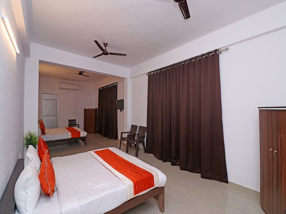 Suite OYO 23165 Raghav Resort