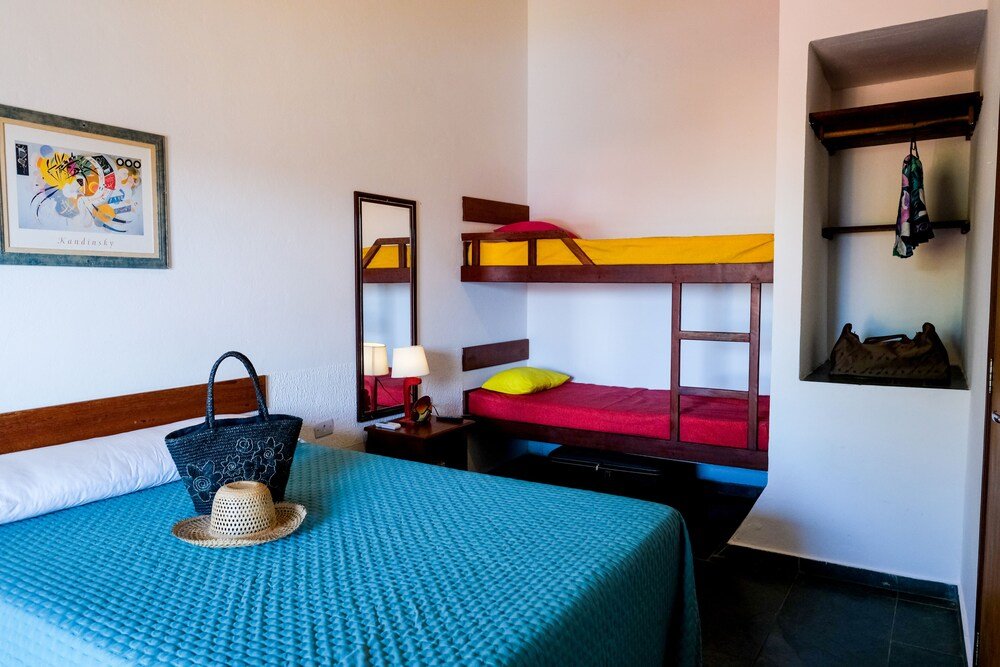 Apartamento 1 dormitorio con balcón y con vista parcial al mar Serramar Flat