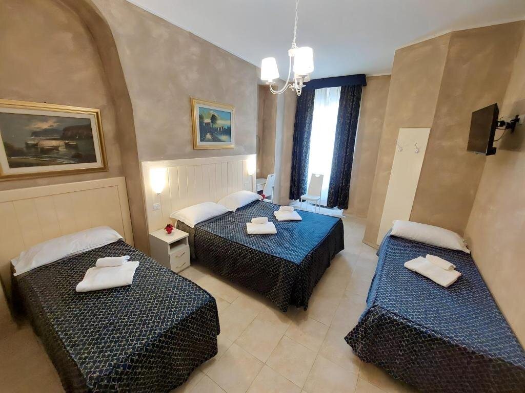 Comfort Quadruple room Hotel Aurelia Milano Centrale