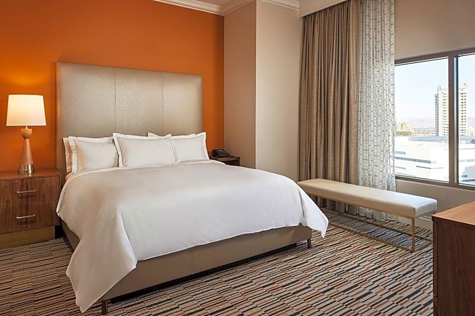 1 Bedroom Hearing Accessible Double Suite Hilton Grand Vacations Club on the Las Vegas Strip