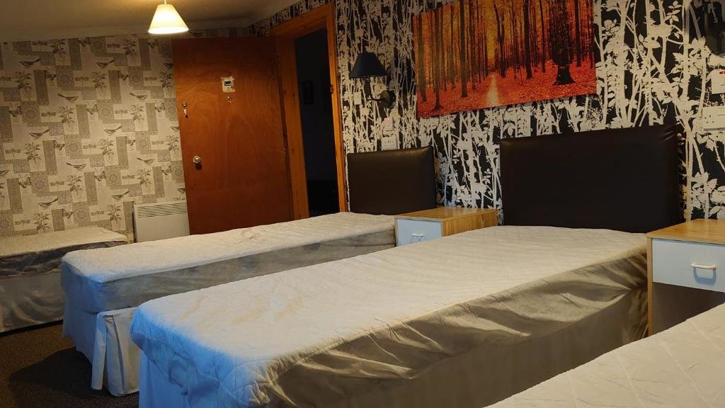 Standard Quadruple room Scotland Paradise Relax Student Accommodation by Shooting Club Kirriemuir