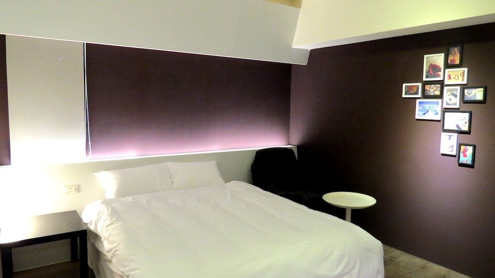 Standard double chambre avec balcon Inn Taichung Hostel