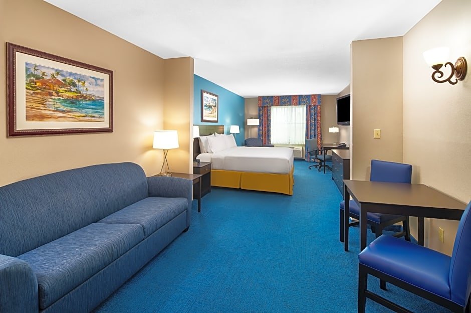 Двухместный люкс c 1 комнатой Holiday Inn Express & Suites Miami Kendall, an IHG Hotel