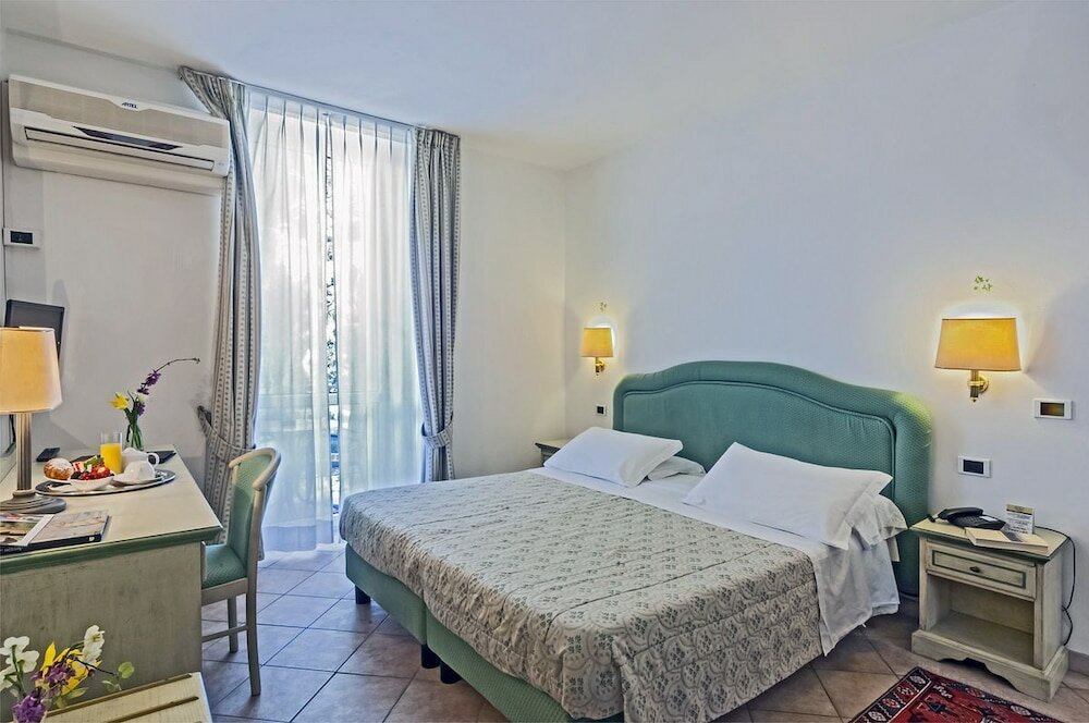 Camera doppia Standard con balcone Hotel Kursaal - Umbria