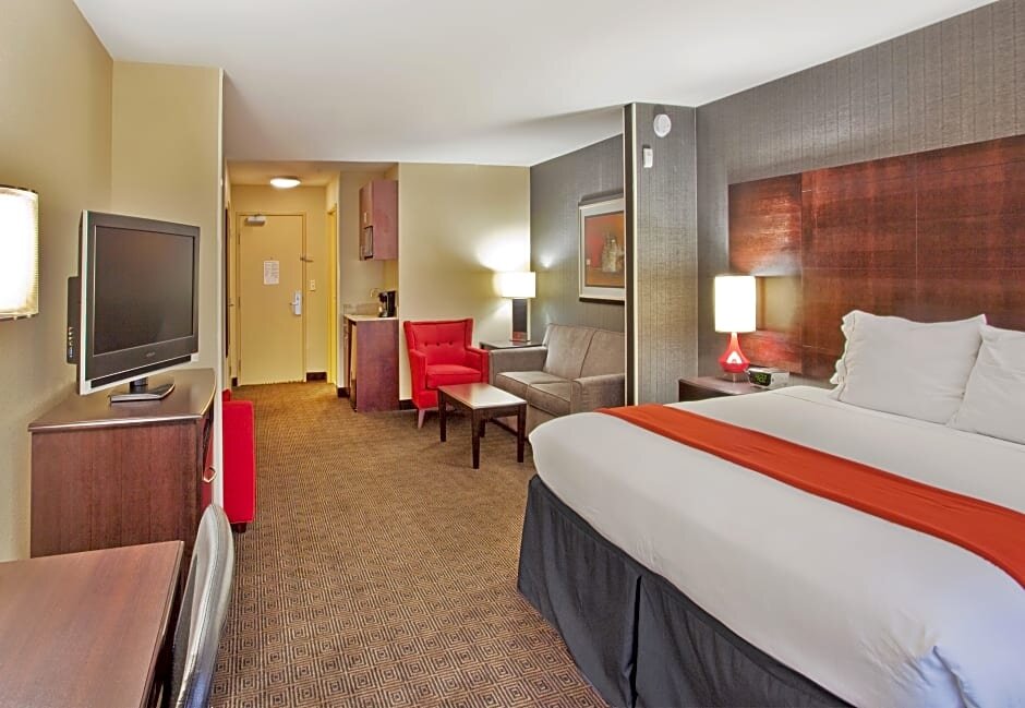Люкс Standard Holiday Inn Express Hotel & Suites Atlanta-Cumming, an IHG Hotel