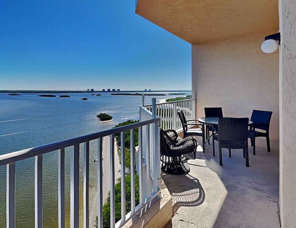 Habitación doble Estándar con balcón y frente a la playa Lovers Key Resort 1105