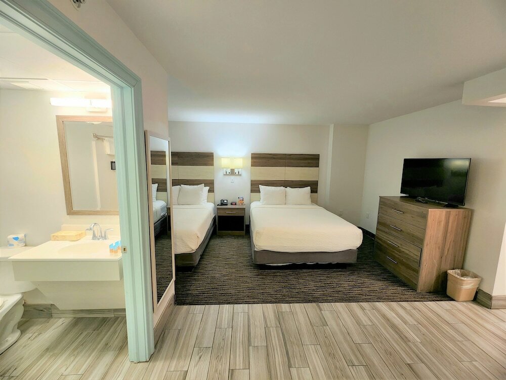 Standard Quadruple room with balcony Monte Carlo Boardwalk / Oceanfront Ocean City