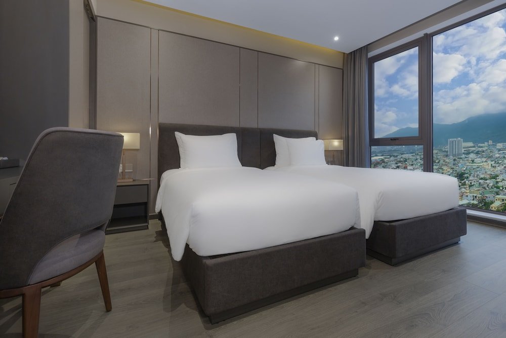 Номер Standard с 2 комнатами с балконом Le Sands Oceanfront Danang Hotel