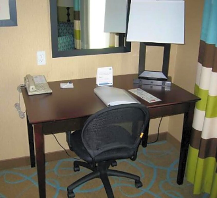 Номер Standard Holiday Inn Express & Suites / Red Bluff - South Redding Area, an IHG Hotel