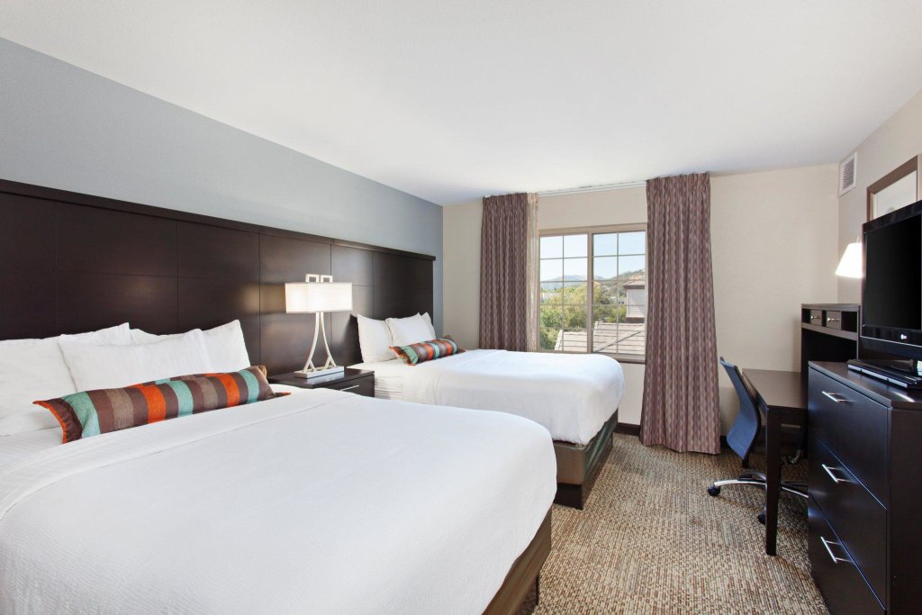 Люкс с 2 комнатами Staybridge Suites Fairfield Napa Valley Area, an IHG Hotel