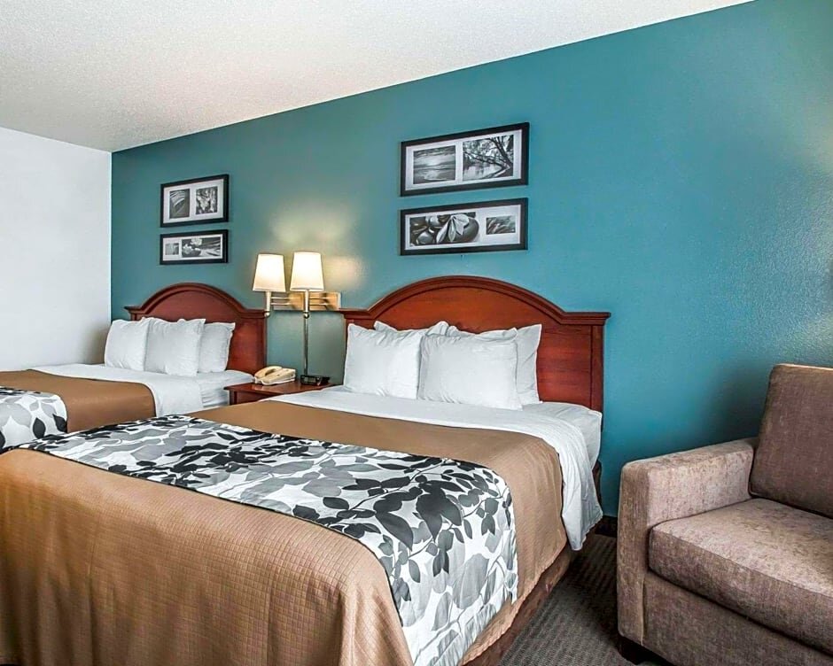 Четырёхместный номер Executive Sleep Inn & Suites Mount Vernon