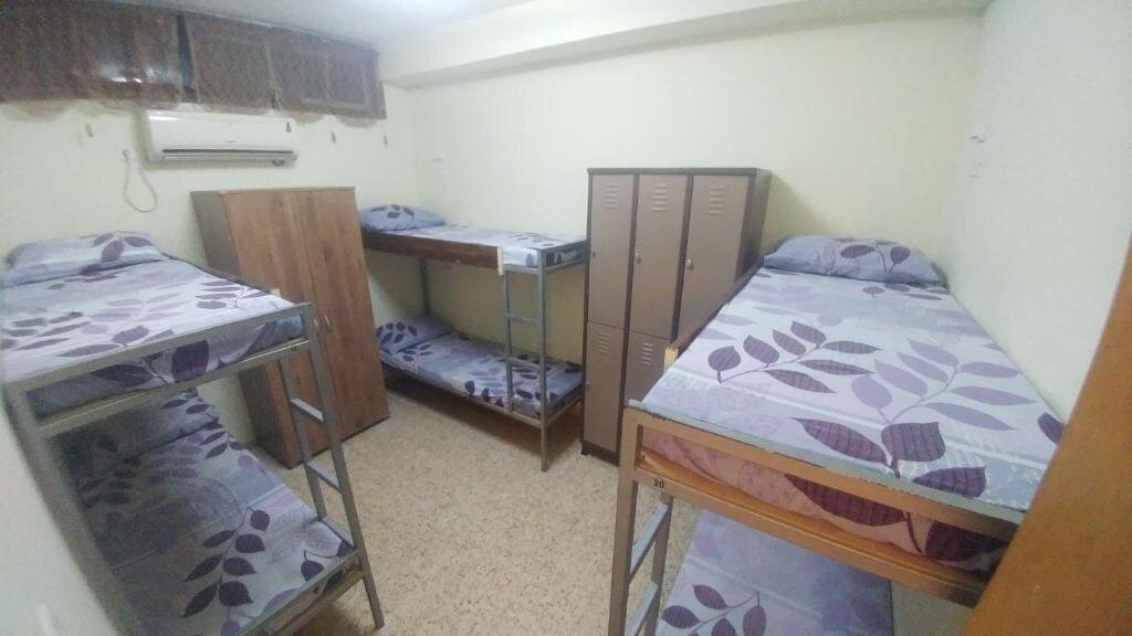 Кровать в общем номере (мужской номер) Arava Hostel