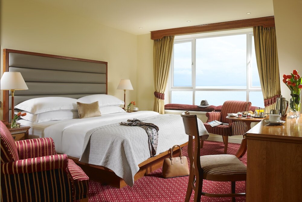 Двухместный номер Classic с видом на море Galway Bay Hotel Conference & Leisure Centre