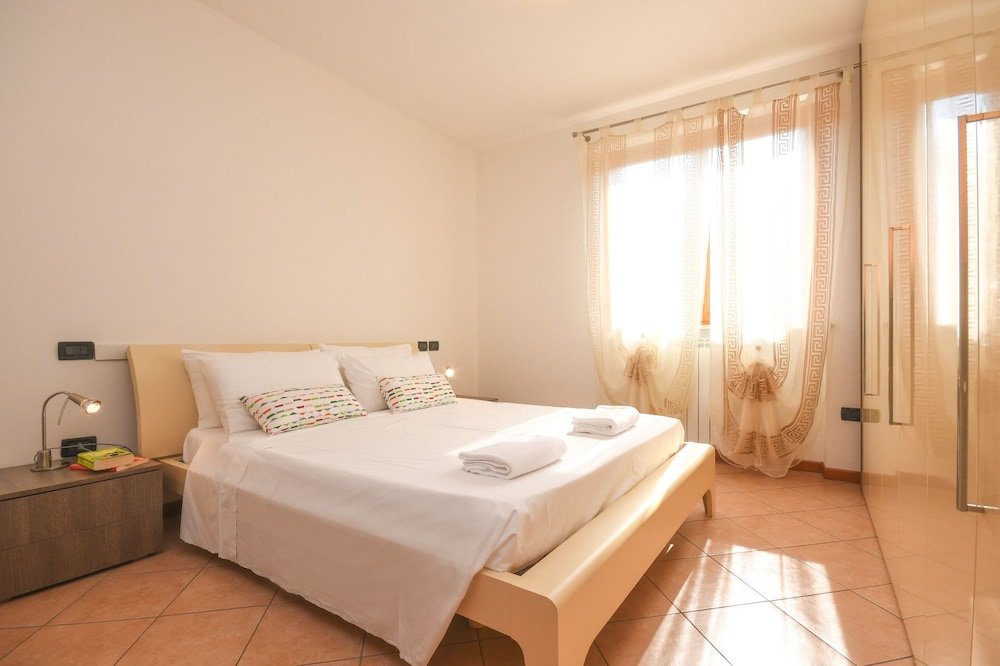 2 Bedrooms Apartment with balcony Groppello