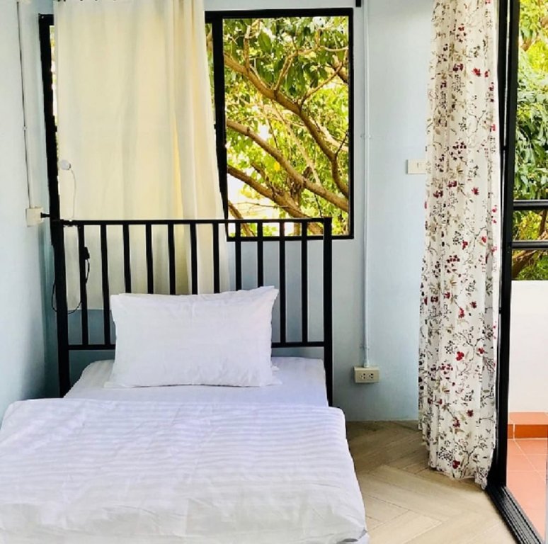 Standard Double room with balcony Niitra Hostel Thailand