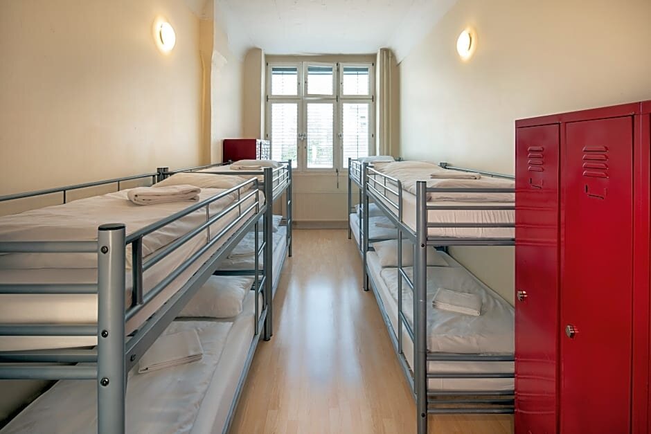 Кровать в общем номере All In Hostel Berlin