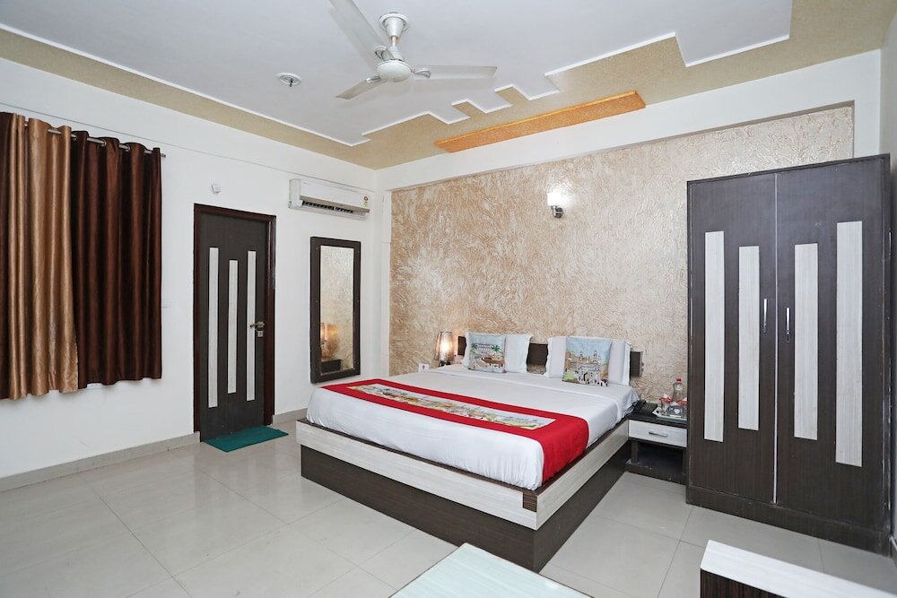 Standard room OYO Hotel Shanti Palace