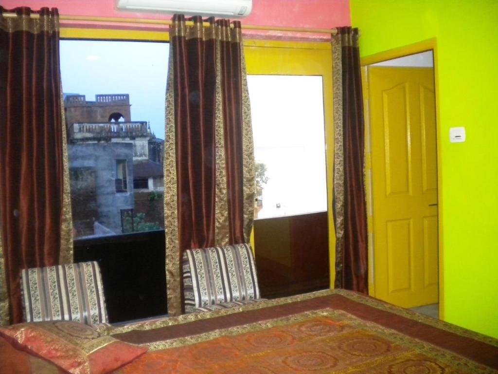 Deluxe Doppel Zimmer mit Balkon Ganpati Guest House