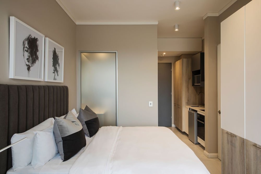 Standard Double room The Capital Menlyn Maine Trilogy