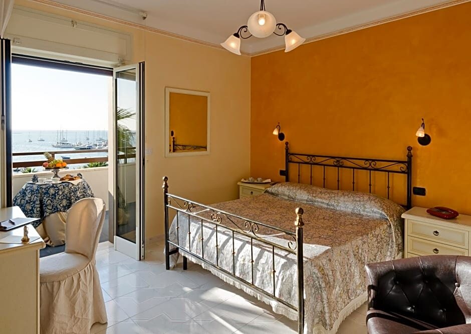 Номер Standard с балконом и с видом на море Hotel Mediterraneo