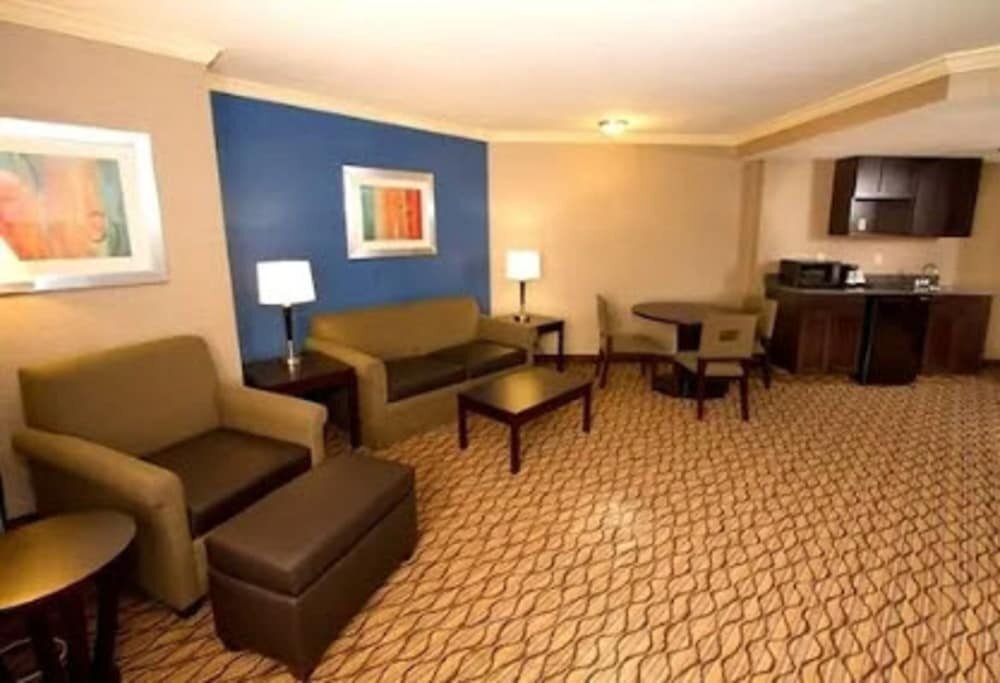 1 Bedroom Suite Holiday Inn Express Port Hueneme, an IHG Hotel