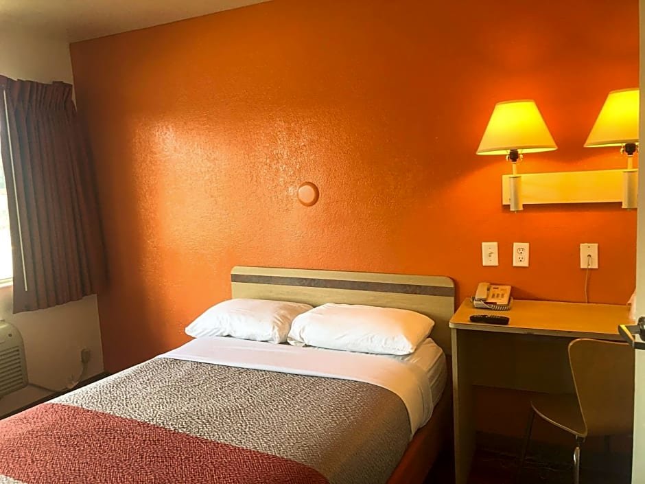 Standard Zimmer Motel 6-Jacksonville, FL - Orange Park