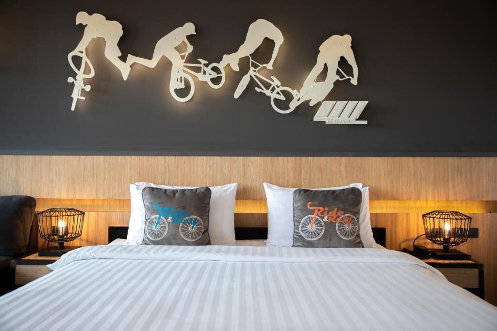 Standard Doppel Zimmer mit Poolblick The VELO'S hotel and BMX Pump Track